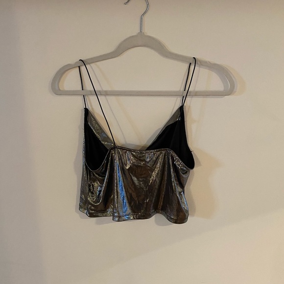 Shiny cowl neck tank - Picture 2 of 3